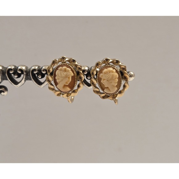 Amco Jewelry - Vintage 14k G.O. Gold Cameo Screw Back AMCO Earrings